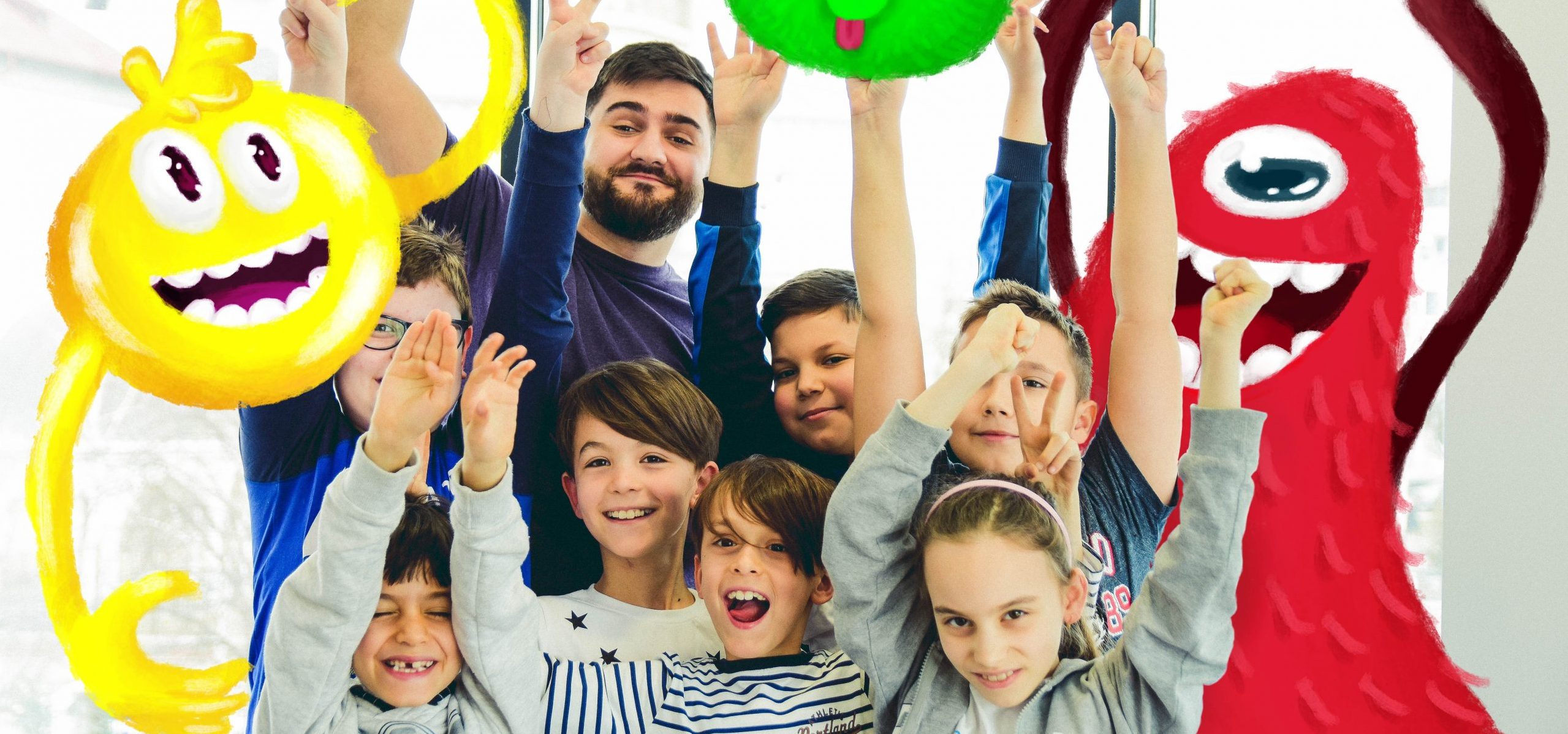 poză cu copii veseli și profesorul lor